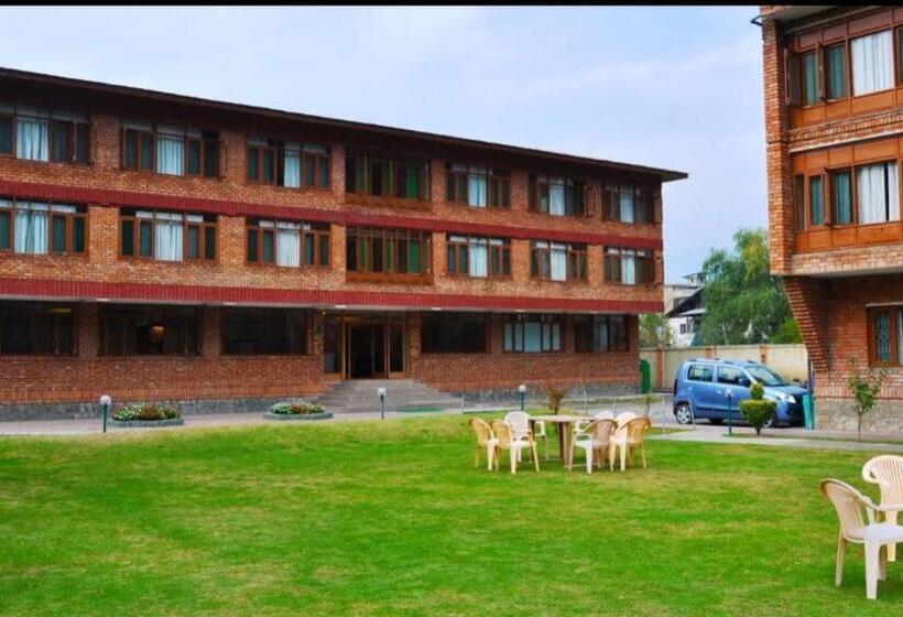 酒店 Palace Inn Shrinagar