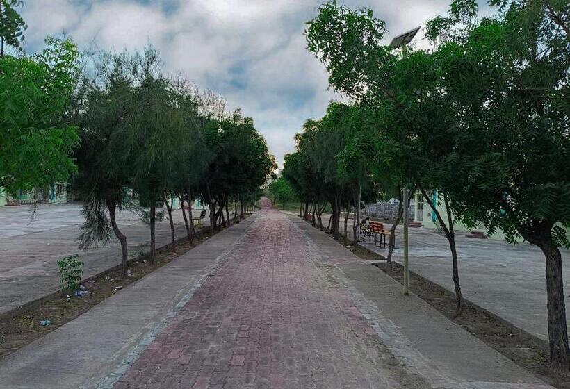 ホテル Dholavira Tourism Resort