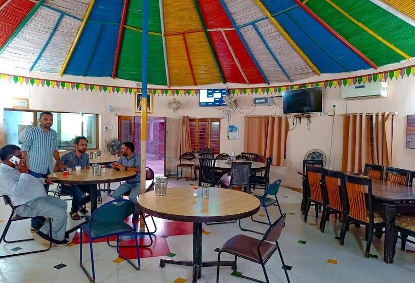 ホテル Dholavira Tourism Resort