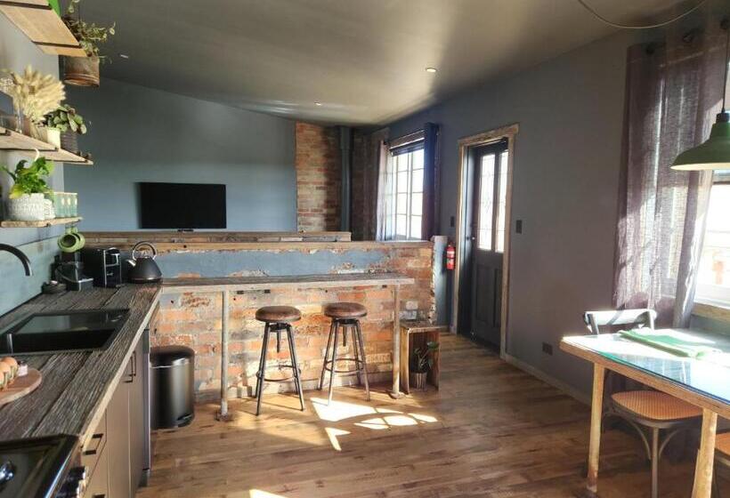 Отель The Old Dairy On Winkleigh