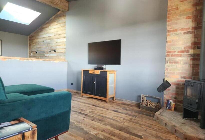 Отель The Old Dairy On Winkleigh