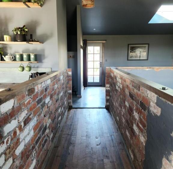 Отель The Old Dairy On Winkleigh