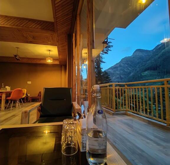 فندق The Woodpecker Inn Jibhi