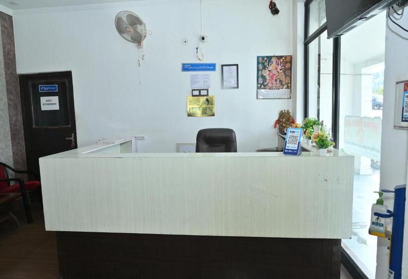 호텔 Vasundhara Palace