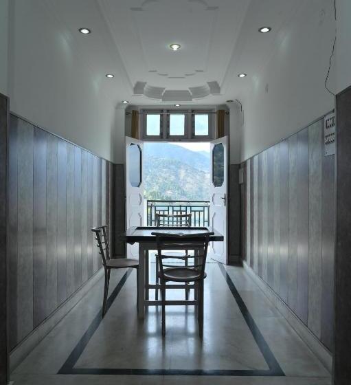 호텔 Vasundhara Palace