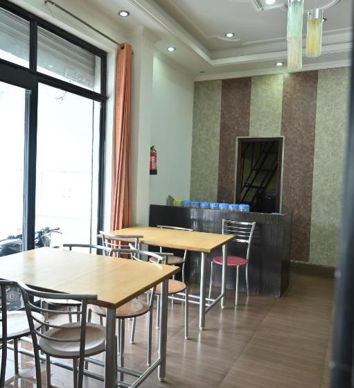 호텔 Vasundhara Palace