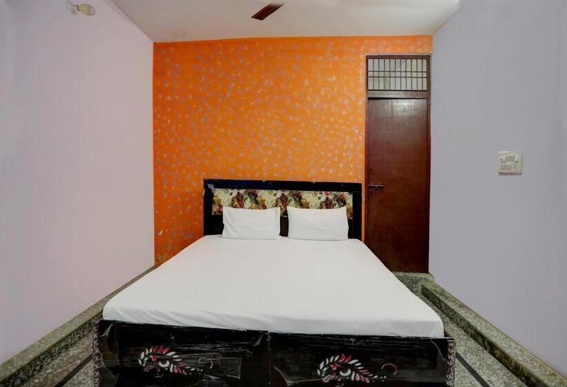 Oyo Hotel Gayatri Palace