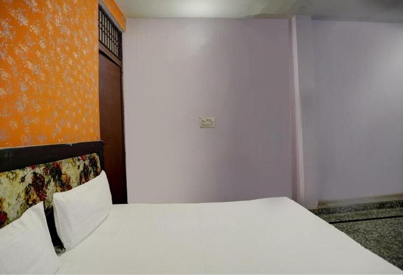 Oyo Hotel Gayatri Palace