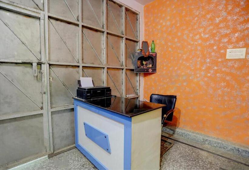 Oyo Hotel Gayatri Palace