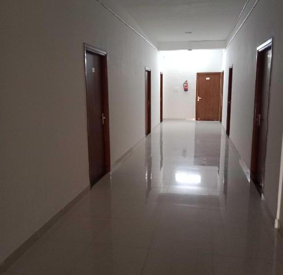 Oyo Hotel Hr International Restaurant