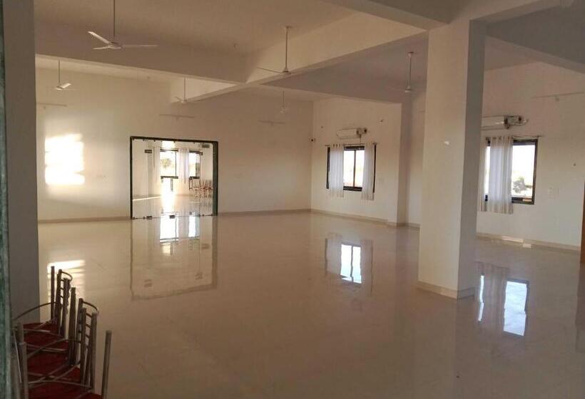 Oyo Hotel Hr International Restaurant