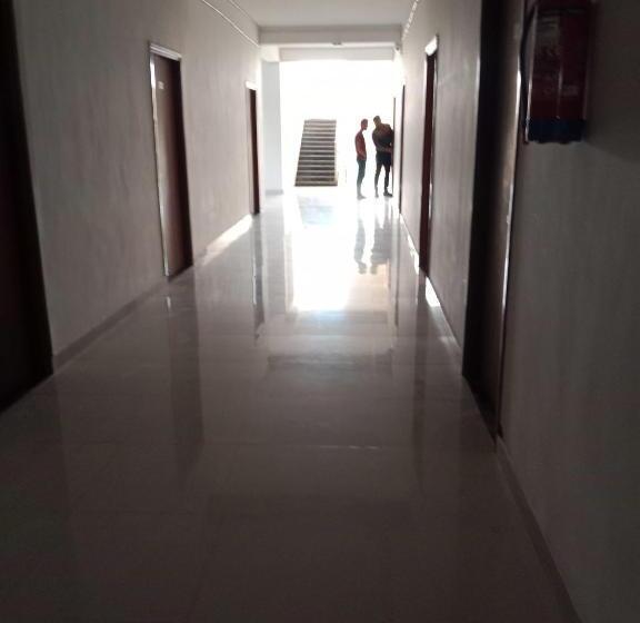 Oyo Hotel Hr International Restaurant