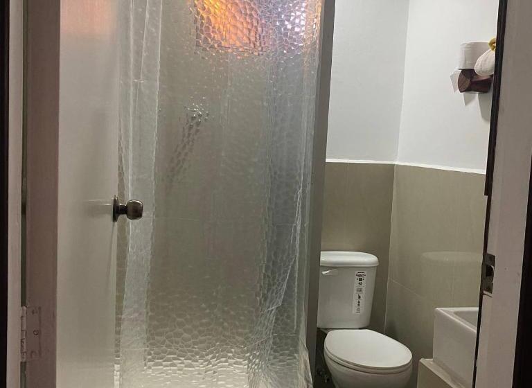 بنسيون Calu L  Petit Hostel
