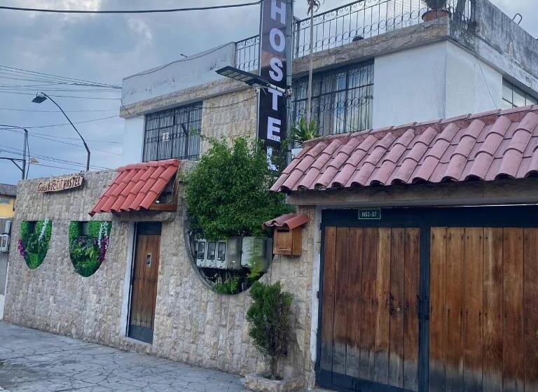 بنسيون Calu L  Petit Hostel