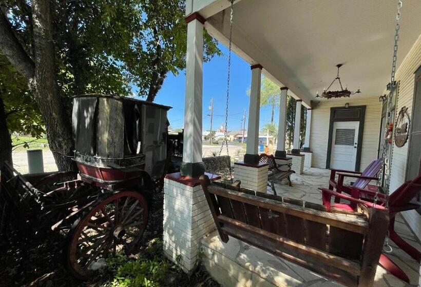 Пансион Carriage Inn   Tarpley Suite 5