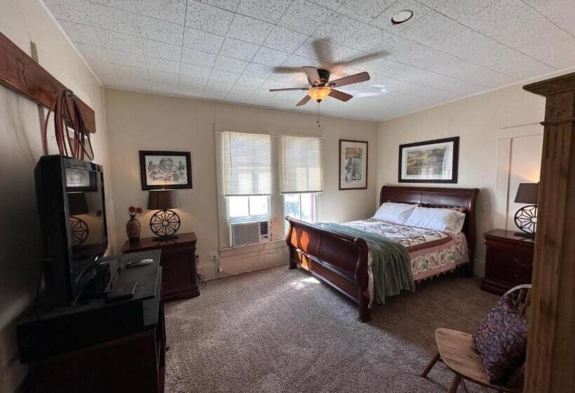 Пансион Carriage Inn   Tarpley Suite 5