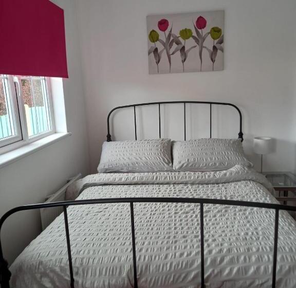 پانسیون Colchester Town, Modern, Detached, Guest House