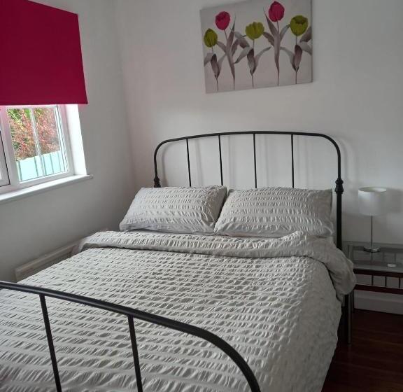 پانسیون Colchester Town, Modern, Detached, Guest House