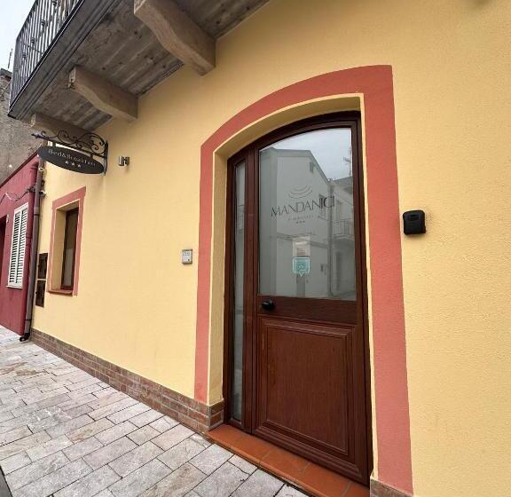 פנסיון Mandanici :borgo Marsalini 2.0