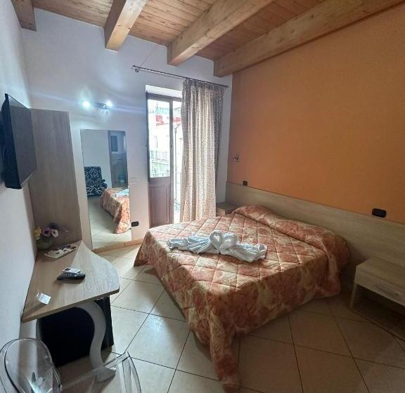 פנסיון Mandanici :borgo Marsalini 2.0