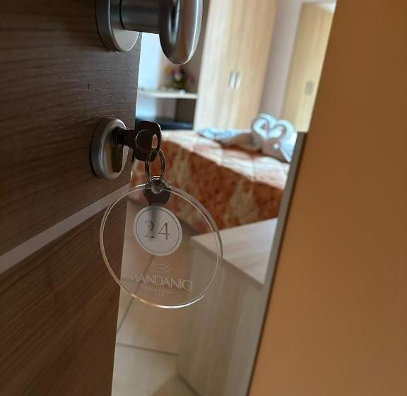 פנסיון Mandanici :borgo Marsalini 2.0