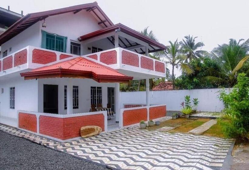 ペンション Mirissa Diamond Beach Villa