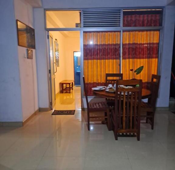 膳宿费 New White Rose