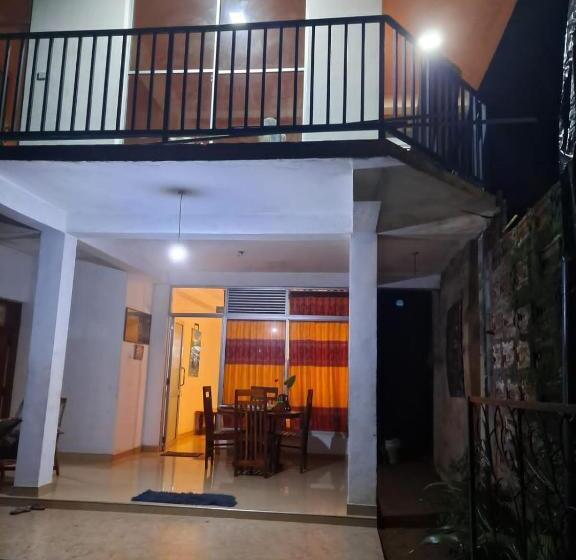 膳宿费 New White Rose