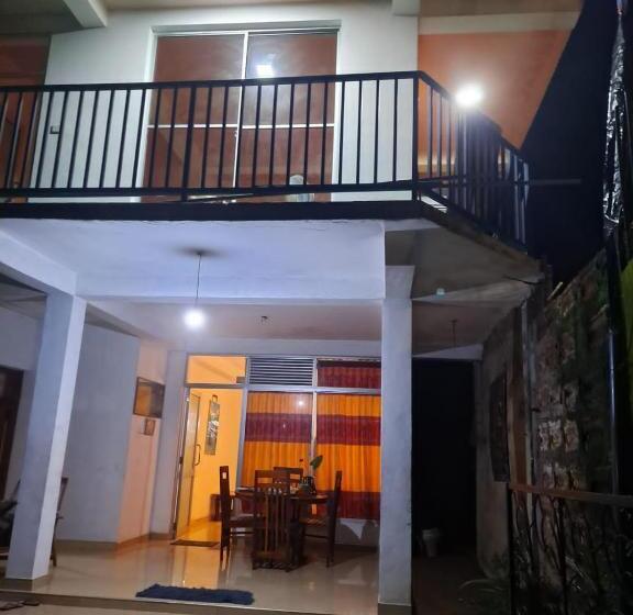 膳宿费 New White Rose