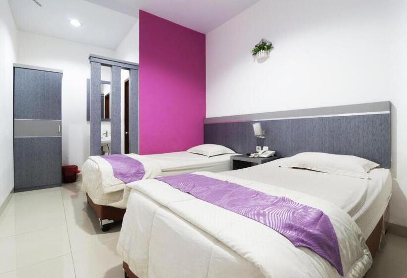 פנסיון Paus Guest House Pekanbaru