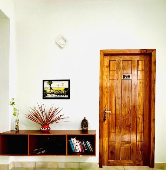 Пансион Rams Guest House Meadows Near Lulu Mall & Kims Hospital