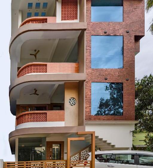 Пансион Rams Guest House Meadows Near Lulu Mall & Kims Hospital