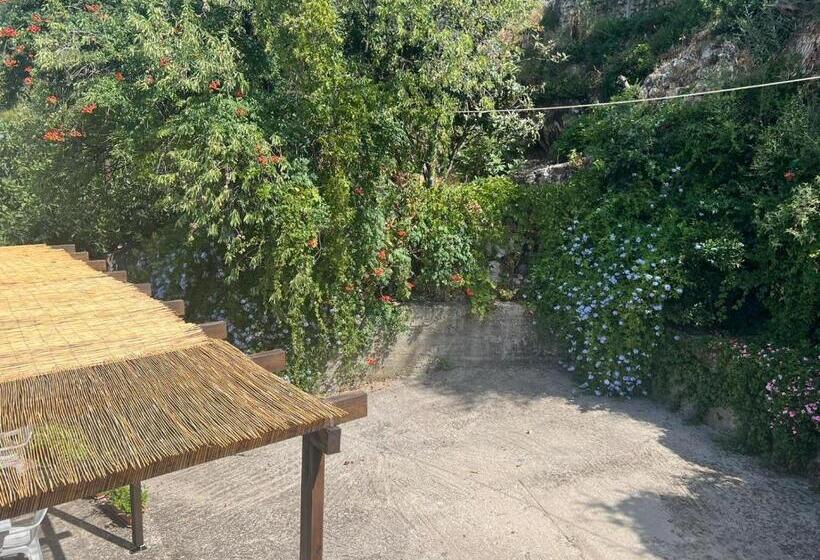 פנסיון Rooms To Let Spiropali