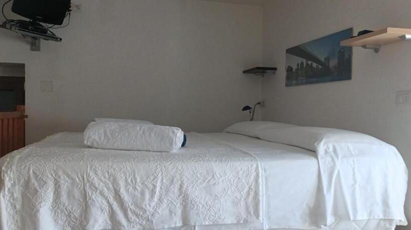 ペンション Sapri Holidays