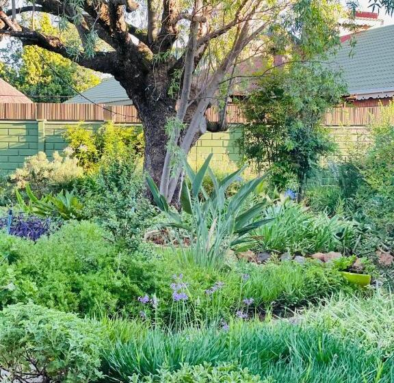 Пансион The M Pire Cottage