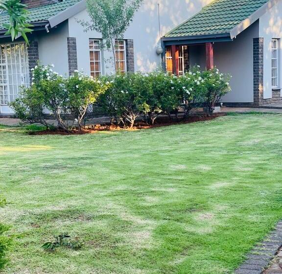 Пансион The M Pire Cottage