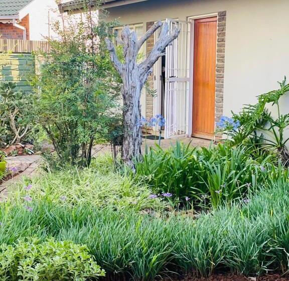 Пансион The M Pire Cottage