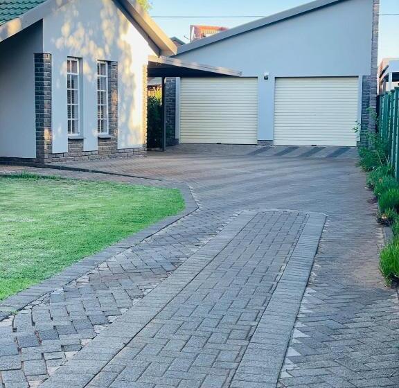 Пансион The M Pire Cottage