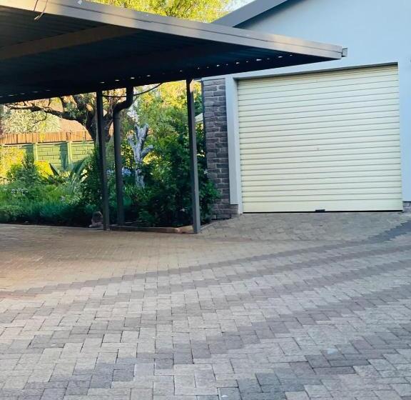 Пансион The M Pire Cottage