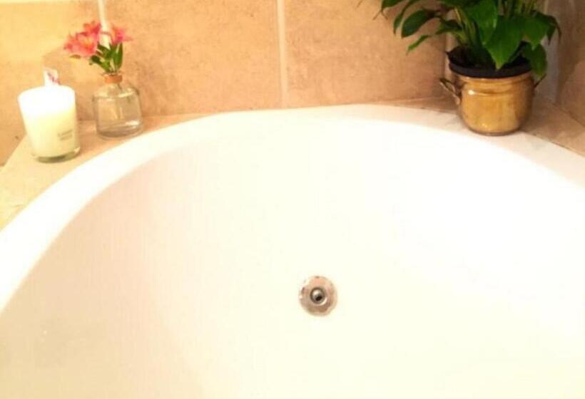 펜션 Tom S Place Guest House