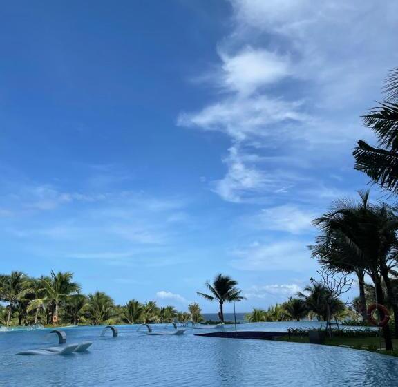 استراحتگاه Arena Cam Ranh Sea View