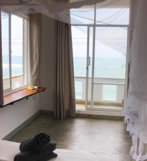 The Stables Hotel Midigama