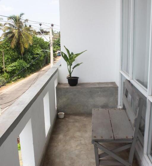 The Stables Hotel Midigama