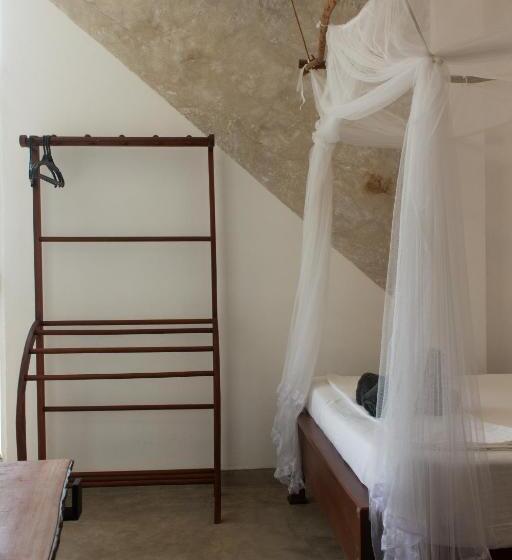 The Stables Hotel Midigama