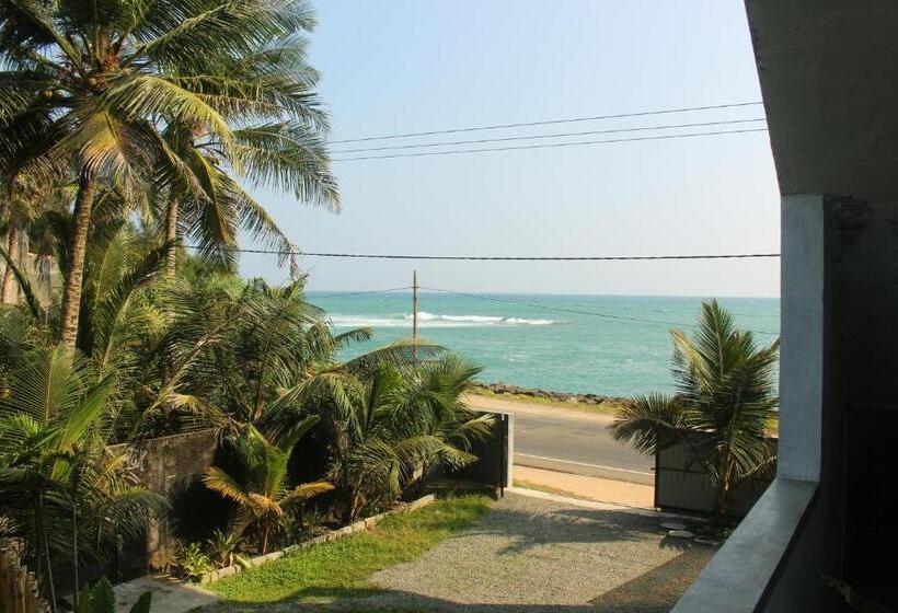 The Stables Hotel Midigama