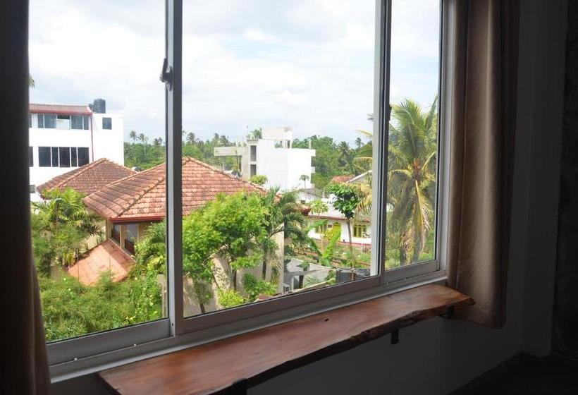 The Stables Hotel Midigama