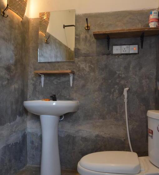 The Stables Hotel Midigama