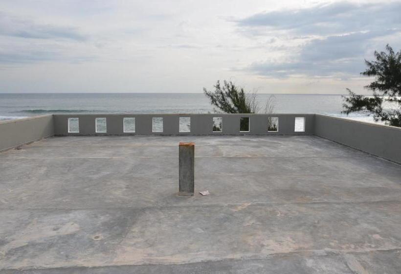 The Stables Hotel Midigama