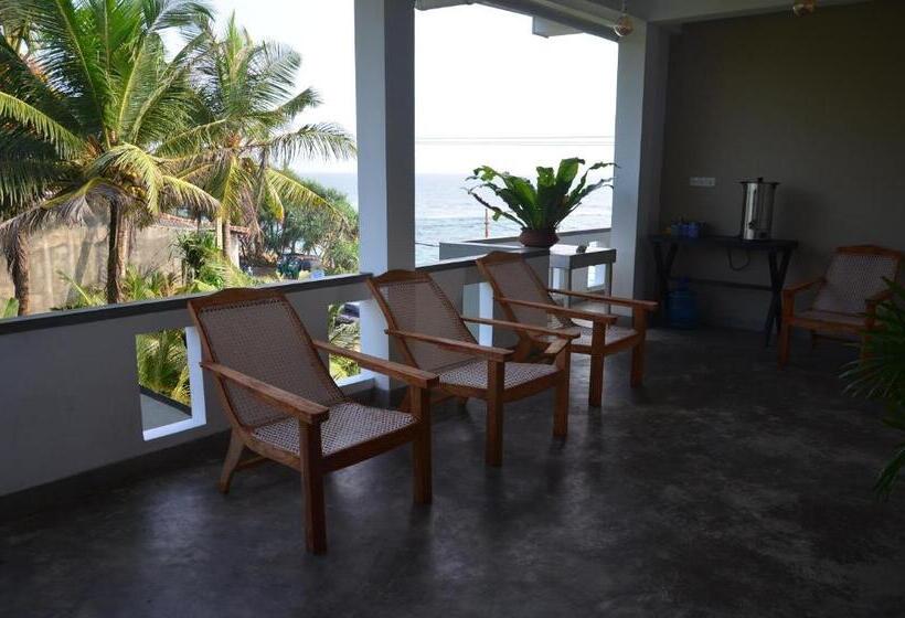 The Stables Hotel Midigama