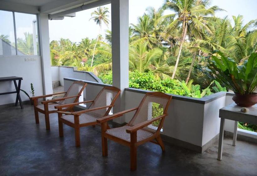 The Stables Hotel Midigama